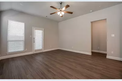 101 Knight Of Realm Boulevard, Lewisville, TX 75056 - Photo 8