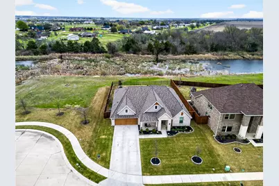 215 Frio Drive, Waxahachie, TX 75165 - Photo 2