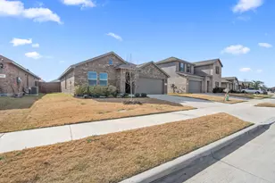 709 Mount Vis Ln, Fort Worth, TX 76131 - Photo 2