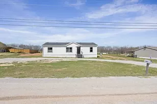 1730 Wildhorse Ln, Stephenville, TX 76401 - Photo 2