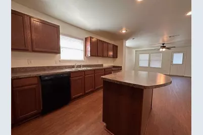 433 Emerald Creek Drive, Fort Worth, TX 76131 - Photo 6