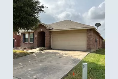 433 Emerald Creek Drive, Fort Worth, TX 76131 - Photo 2