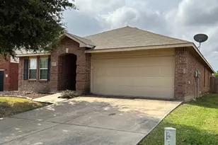 433 Emerald Creek Dr, Fort Worth, TX 76131 - Photo 2