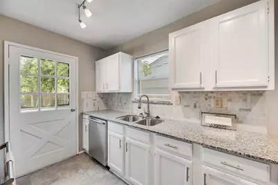 2002 Rose Hill Road, Carrollton, TX 75007 - Photo 14