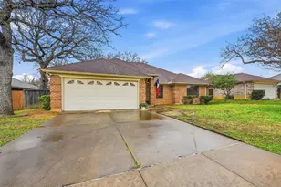 1916 Canterbury Cir, Fort Worth, TX 76112 - Photo 4