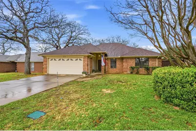 1916 Canterbury Circle, Fort Worth, TX 76112 - Photo 2