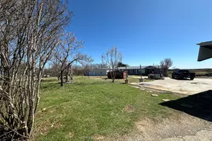 831 Holiday Dr, Ponder, TX 76259 - Photo 32