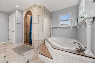 419 Sky Harbour Ct, Granbury, TX 76049 - Photo 22