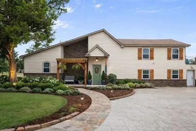 419 Sky Harbour Court, Granbury, TX 76049 - Photo 4