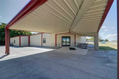 205 N Davis Street, Chico, TX 76431 - Photo 2