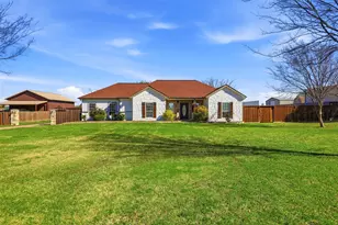 113 Mulkey Rd, Waxahachie, TX 75167 - Photo 2