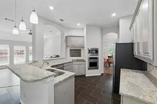 3402 Blue Forest Dr, Arlington, TX 76001 - Photo 14