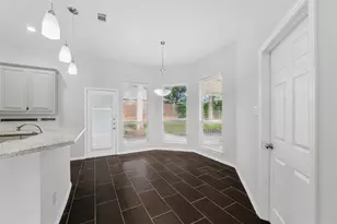 3402 Blue Forest Dr, Arlington, TX 76001 - Photo 2