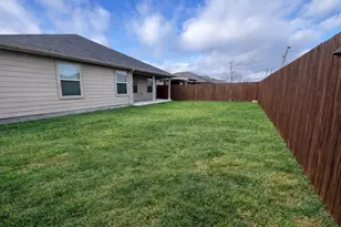 404 Beekeeper Dr, Fort Worth, TX 76131 - Photo 2