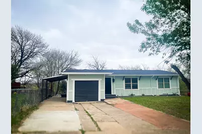 722 E Strong Parkway, Grand Prairie, TX 75050 - Photo 2