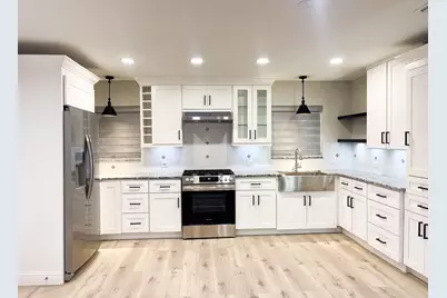 722 E Strong Parkway, Grand Prairie, TX 75050 - Photo 6