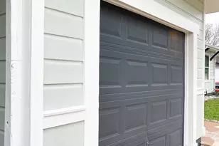 722 E Strong Pkwy, Grand Prairie, TX 75050 - Photo 28