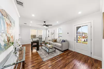 827 Westmount Avenue, Dallas, TX 75211 - Photo 2