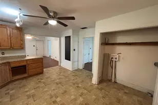 909 W Wardville St, Cleburne, TX 76033 - Photo 6