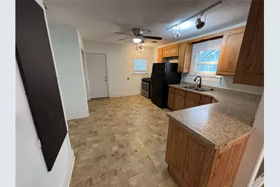 909 W Wardville Street, Cleburne, TX 76033 - Photo 4