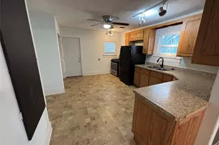 909 W Wardville St, Cleburne, TX 76033 - Photo 4