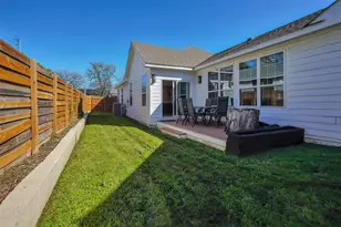 1723 N Edgefield Ave, Dallas, TX 75208 - Photo 30