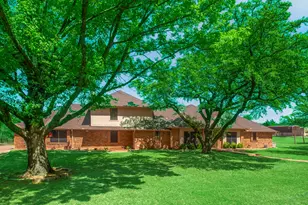 13 Crestview Cir, Rockwall, TX 75087 - Photo 2