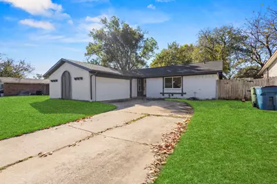 124 Bowling Green Circle, Lewisville, TX 75067 - Photo 2