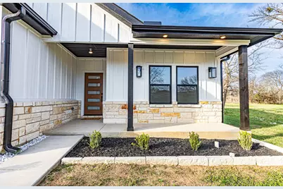 201 Grandview Street, Cleburne, TX 76031 - Photo 2