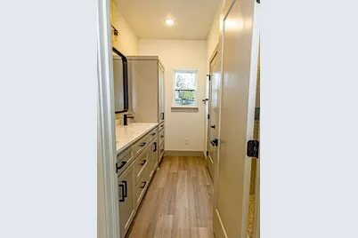 201 Grandview Street, Cleburne, TX 76031 - Photo 10