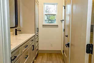 201 Grandview St, Cleburne, TX 76031 - Photo 10