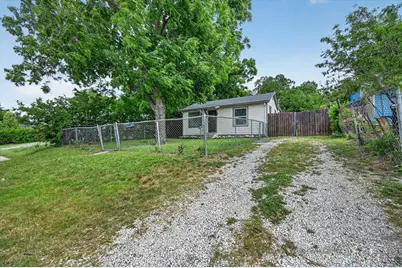 1119 E Cantey Street, Fort Worth, TX 76104 - Photo 4