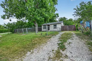 1119 E Cantey St, Fort Worth, TX 76104 - Photo 4