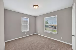 1119 E Cantey St, Fort Worth, TX 76104 - Photo 14
