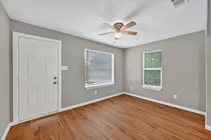 1119 E Cantey St, Fort Worth, TX 76104 - Photo 6
