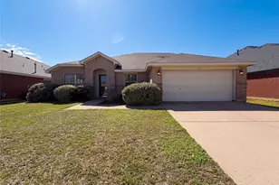 501 W Clover Park Dr, Fort Worth, TX 76140 - Photo 1