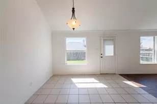 501 W Clover Park Dr, Fort Worth, TX 76140 - Photo 14