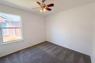 501 W Clover Park Dr, Fort Worth, TX 76140 - Photo 10