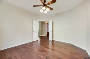 647 Royalwood Ct, Grand Prairie, TX 75052 - Photo 18