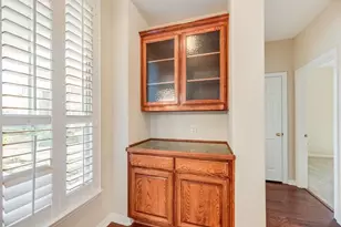 647 Royalwood Ct, Grand Prairie, TX 75052 - Photo 8