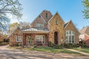 647 Royalwood Ct, Grand Prairie, TX 75052 - Photo 2