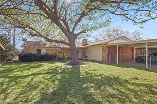 409 Colonial Dr, Garland, TX 75043 - Photo 4