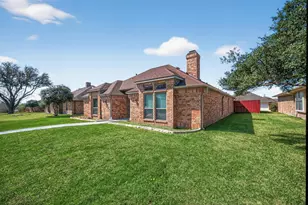 2229 Country Valley Rd, Garland, TX 75041 - Photo 2