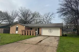 6412 Embassy Dr, Forest Hill, TX 76119 - Photo 4