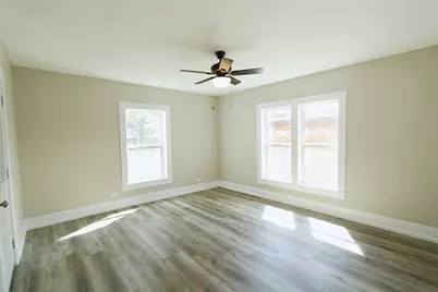 304 E Waco Street, Ennis, TX 75119 - Photo 8