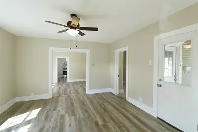 304 E Waco Street, Ennis, TX 75119 - Photo 6