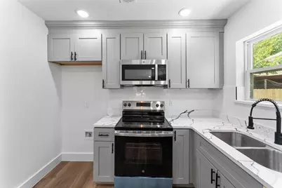 2730 Gladstone Drive, Dallas, TX 75211 - Photo 10