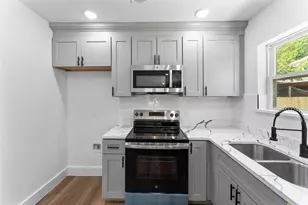 2730 Gladstone Dr, Dallas, TX 75211 - Photo 10