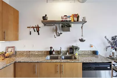 1001 Belleview Street #402, Dallas, TX 75215 - Photo 14