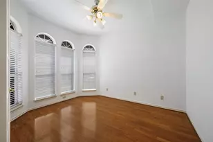 1716 Creekway Dr, Lewisville, TX 75067 - Photo 4